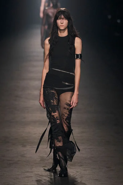 Look 7